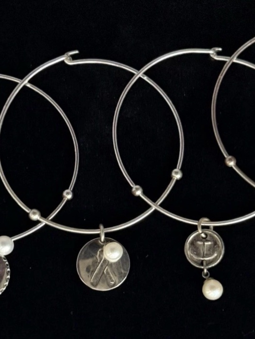 Four Vantel Pearls Bangle Bracelets Each w Charm Featuring A White Pearl